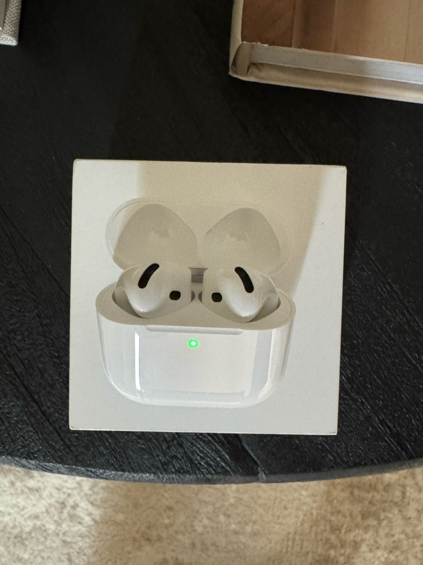 Air Pods Gen 4 (brand New)