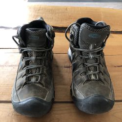 Hiking Boots With Ankle Support - Keen Waterproof Size 7