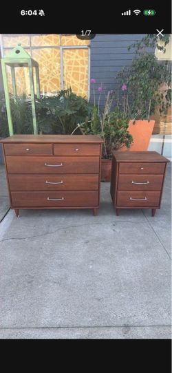 Mid Century aged walnut mink condition Dresserr with nightstand