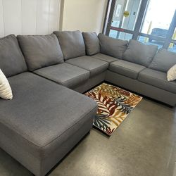 3PC GRAY SECTIONAL COUCH W/ FREE DELIVERY 