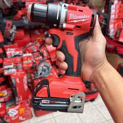 Milwaukee M18 Brushless Compact With Battery 