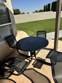 Round 4 Chair Picnic Table Non Rust Used Heavy Duty