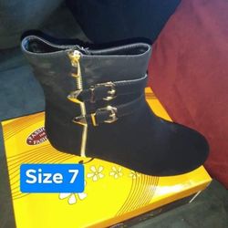 New Women’s Boots Size 7