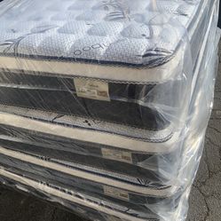 🌟✨Mattress Pillow Top All Sizes ✨🌟 ☑️ 12” inches tall 🟦All sizes 🛏💤 🟩Same day delivery available🚛 🟠Queen sizes $199 🟡Full sizes $179 🟢Twin s