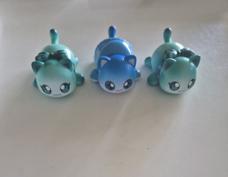 APHMAU MeeMeows Vinyl Figures Lot Of 3