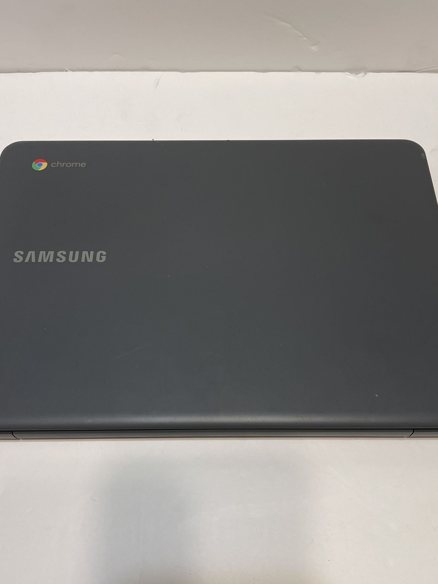 Samsung Chromebook 11.6" HD Display, Intel Atom x5-E8000 1.04GHz, 2GB RAM, 16GB eMMC, HDMI, Card Reader, Wi-Fi, Bluetooth, Chrome