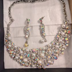 Pearl & Rhinestone Necklace With Earrings 