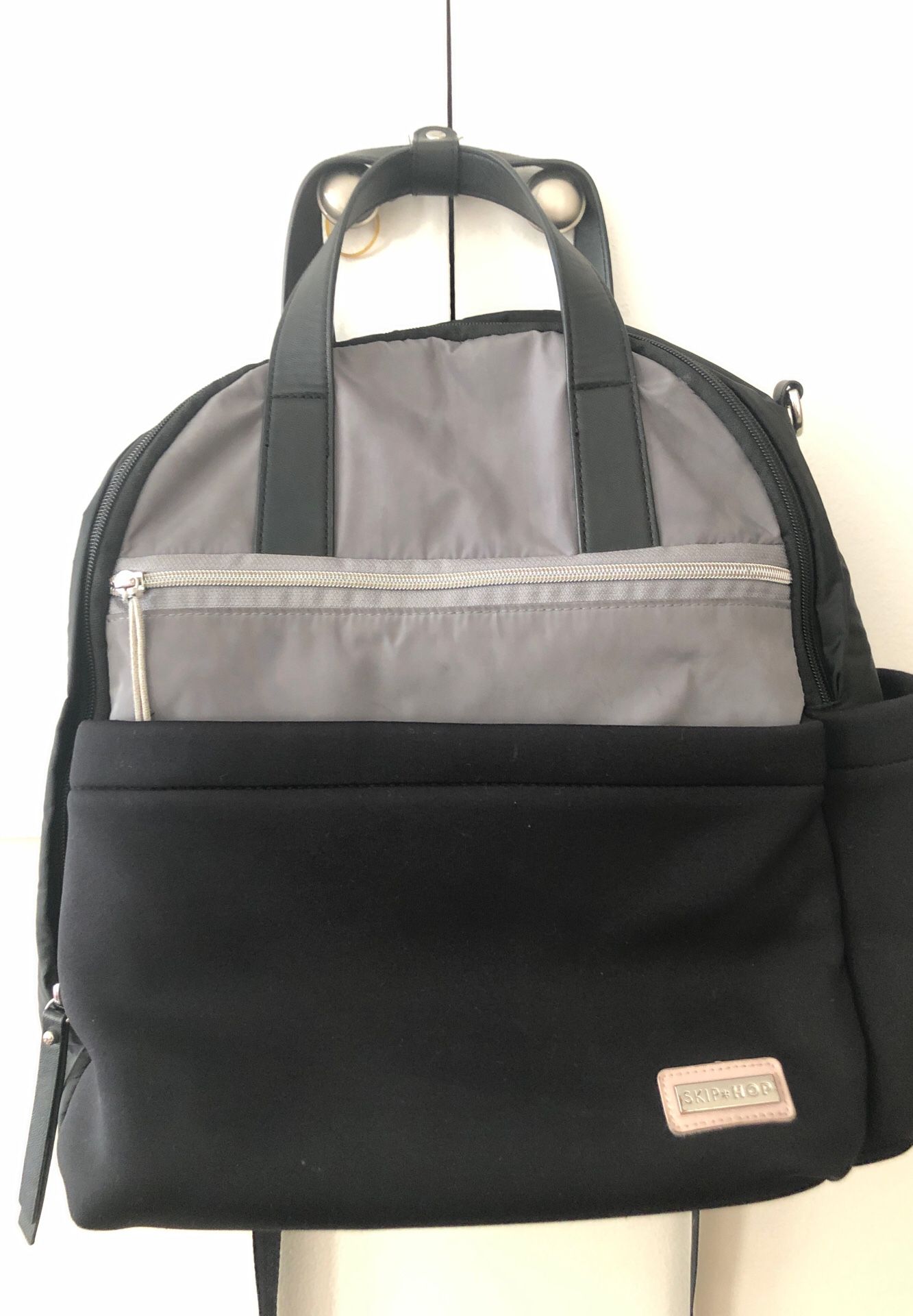 Diaper bag skip hop, black in a great condition.