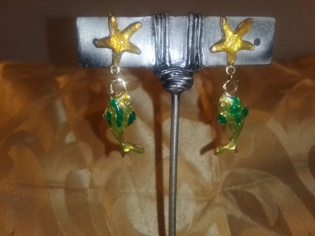Earrings , fish/ starfish