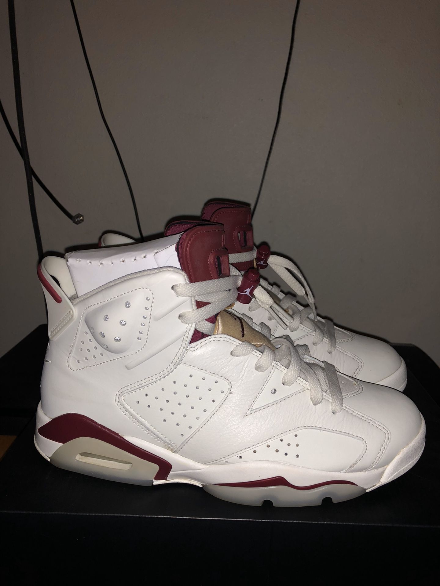 Size 8 maroon 6s