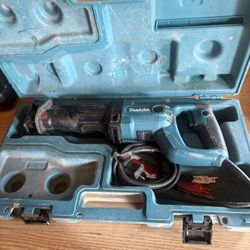 MAKITA SAW 12 AMP