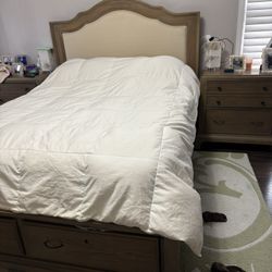 Queen Size Bedroom Set 