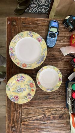 Set of dishes