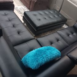 *Weekend Special*---Ibiza Black Sleek Leather Selection W/Ottoman---Now $699---Delivery And Easy Financing Available 