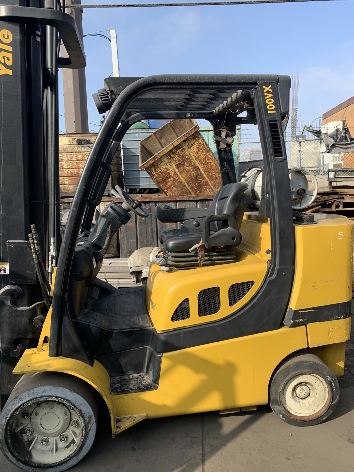 2011 Yale 100VX forklift (10,000 Capacity)