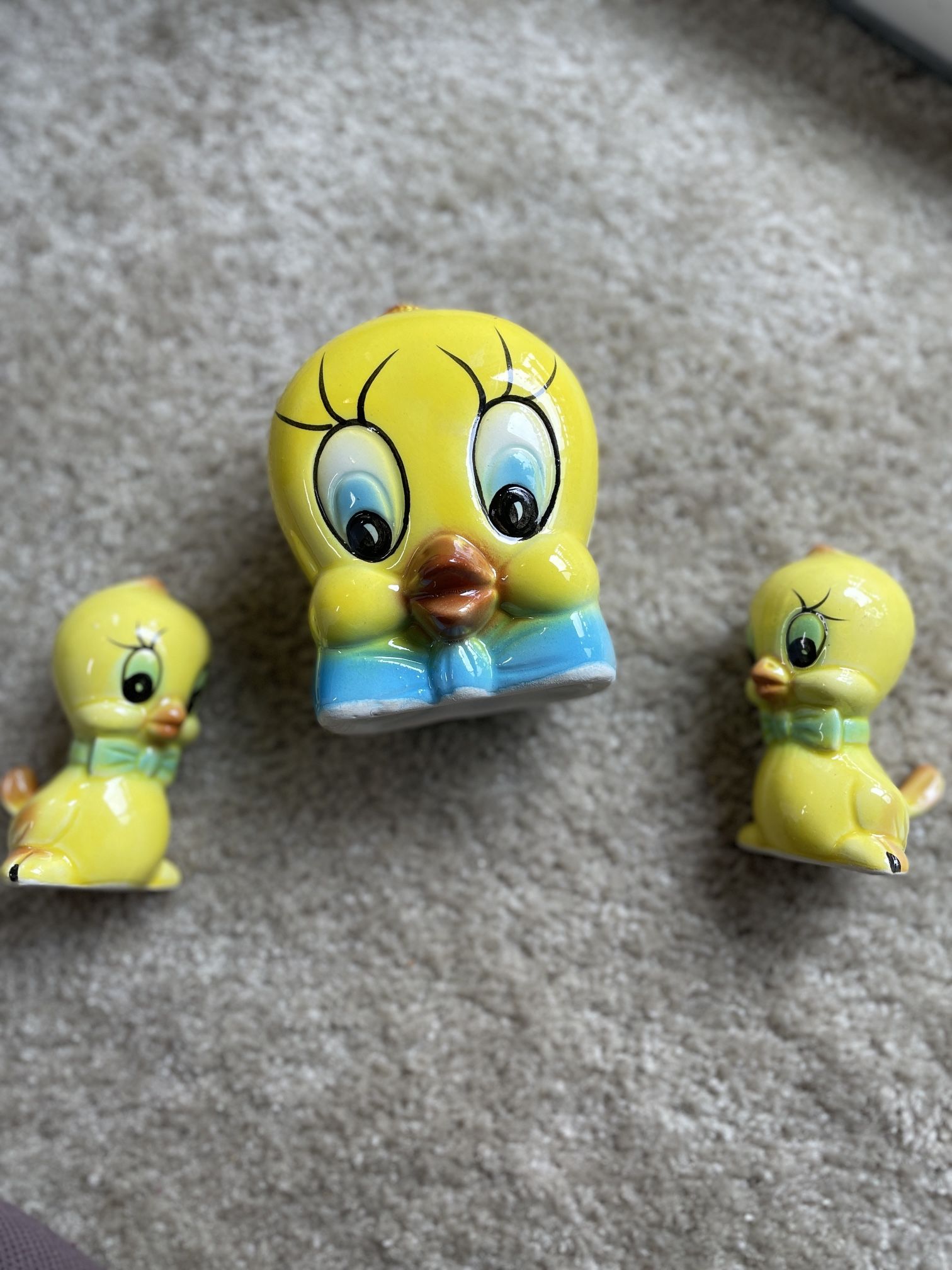 Vintage Tweety Bird Napkin Holder & Salt And Pepper Shakers