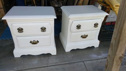 Sold Stanley twin bed with matress and nightstands no mirror