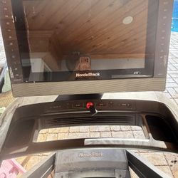 Nordic Track Commercial 2450