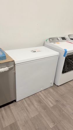 10 CUBIC WHITE CHEST FREEZER