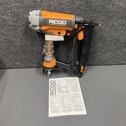 RIDGID (R250SFF) Pneumatic 16-Gauge 2-1/2 in. Straight Finish Nailer with CLEAN DRIVE Technology