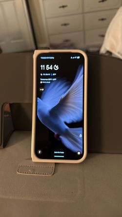 Google pixel fold 9 pro (Like New)