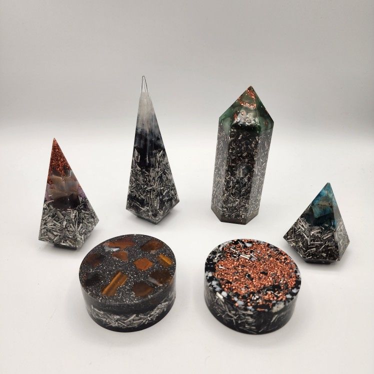6 Piece Orgonite Home Protection Set – EMF Shielding Crystals and Copper Energy Balancer Pack
Protect and harmonize your living space with this han
