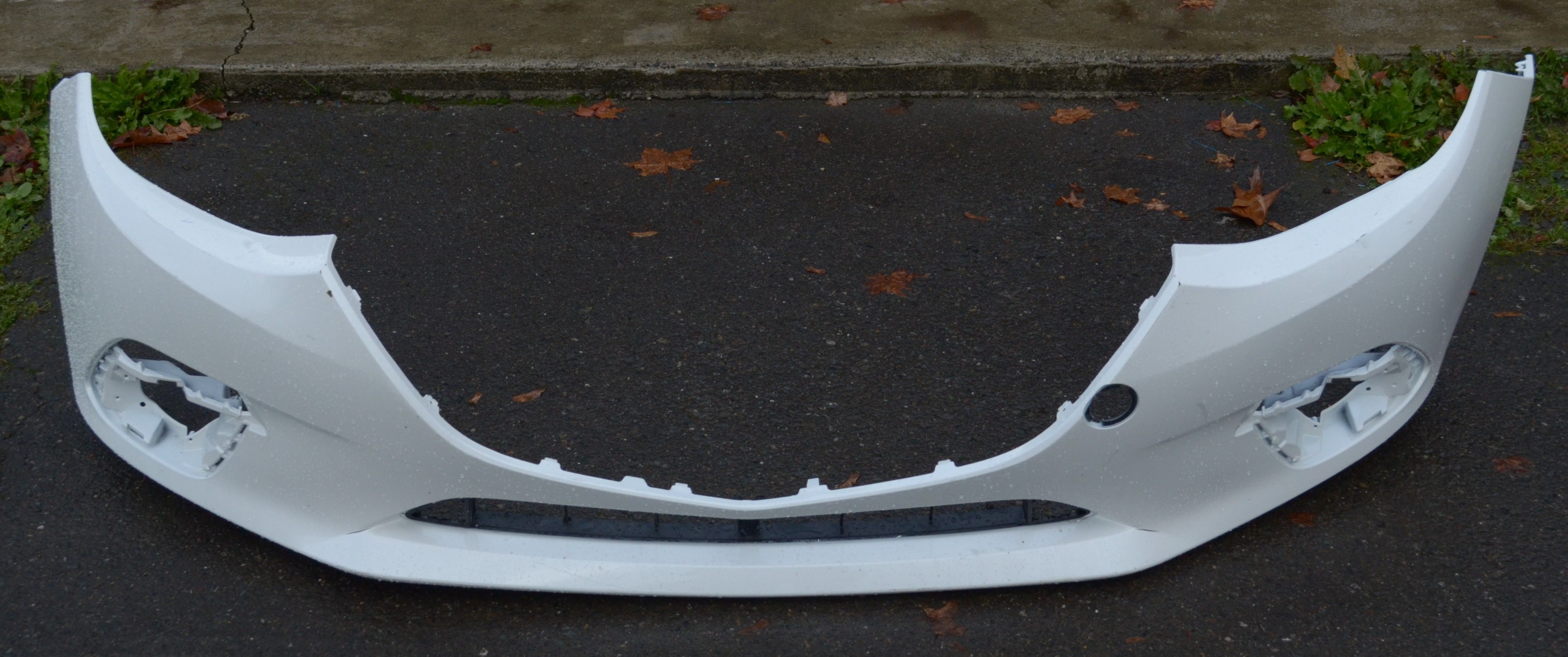 USED REF#U0429 || 2014-2016 MAZDA 3 || FRONT BUMPER COVER ONLY