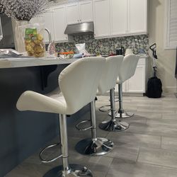 Bar Stools In Great Condition For Sale