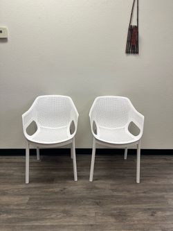 Set of 2 Modern Stackable Resin Chairs - Indoor/Outdoor - White