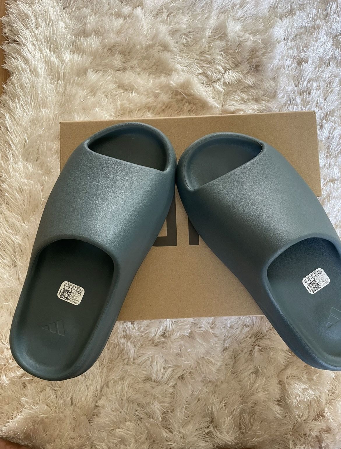 yeezy slides for Sale in Arlington Heights, IL OfferUp