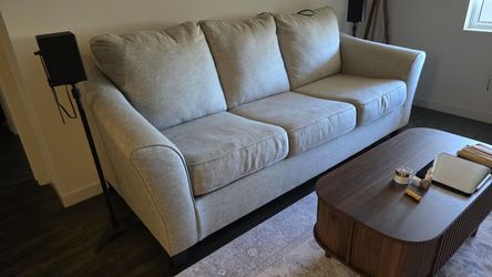 Living Spaces Kinsley 92" Sofa, Light Gray