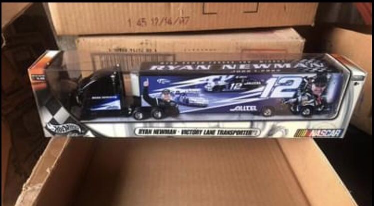 Hot Wheels Victory Lane Transporter