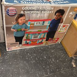 Kids gourmet Kitchen And Shopping Basket