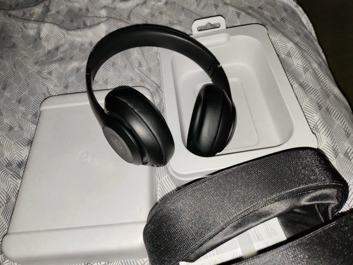 Beats Headphones Noise Canceling Brand New 