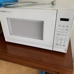 Sharp Carousel 700 W Microwave - White 