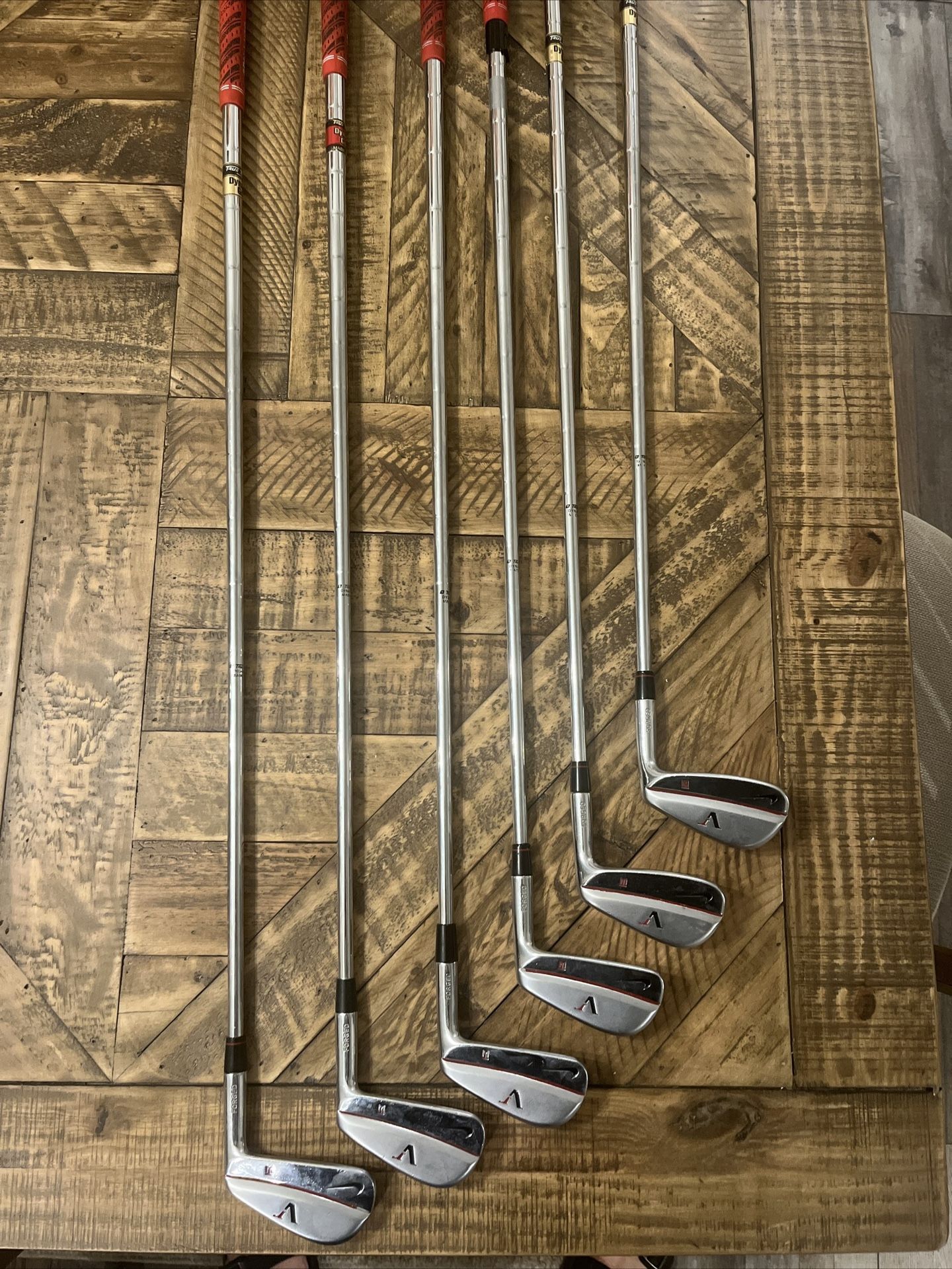 Nike Victory Red Forged TW Blade Iron Set (4-PW, No 9), DG True Temper S300