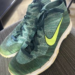 Nike Flyknit Chukka Golf spikeless shoes. 10.5 