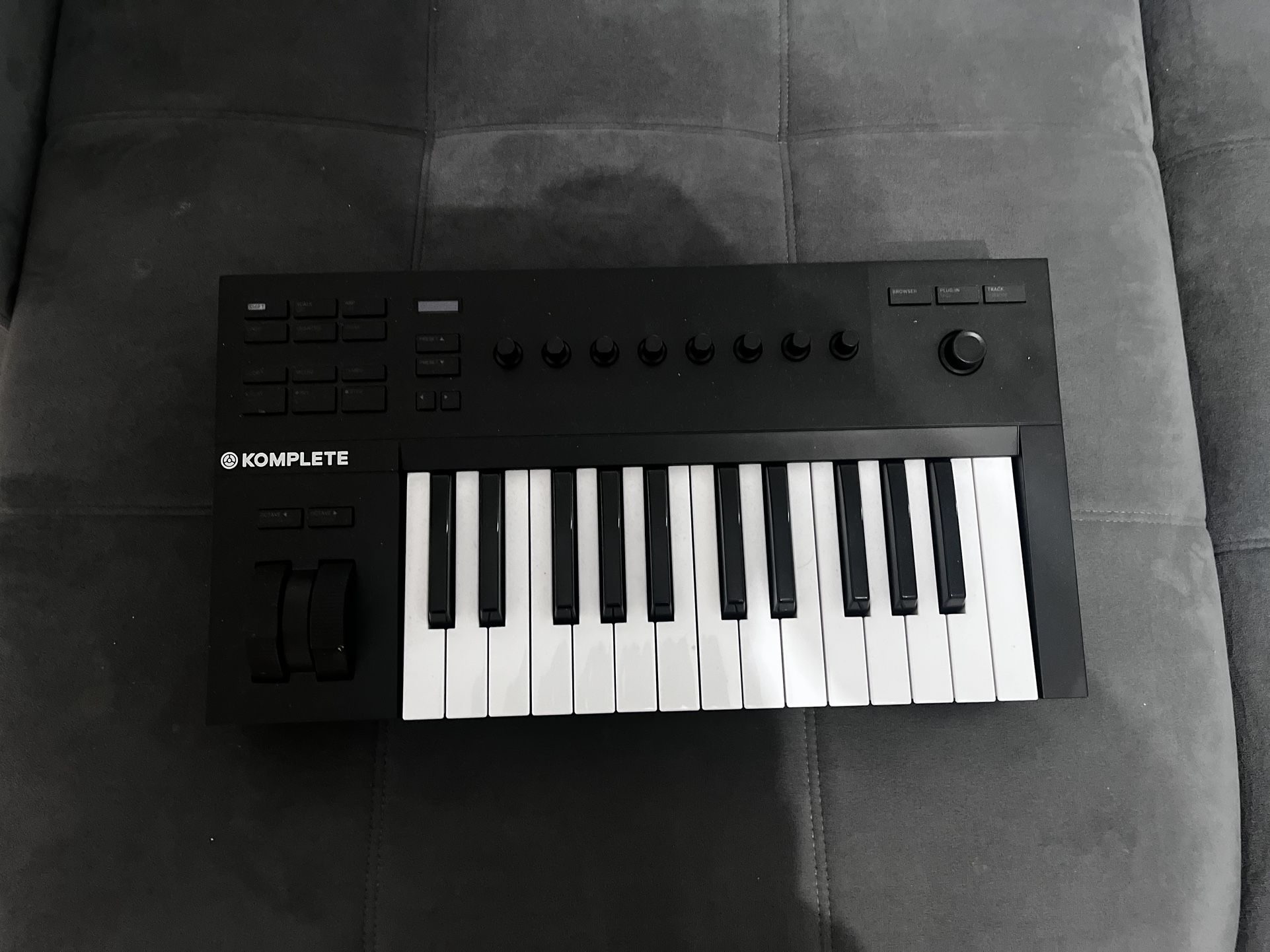Komplete Kontrol A25
