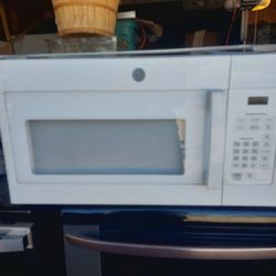 3 yr old GE  1.6 cu ft Over the range Microwave with mounting bracket
