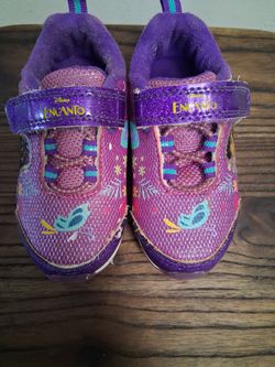 Kids tennis shoe