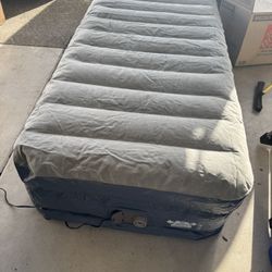 Ozark Trail Tritech QuadComfort Air Mattress 18-Inch Twin