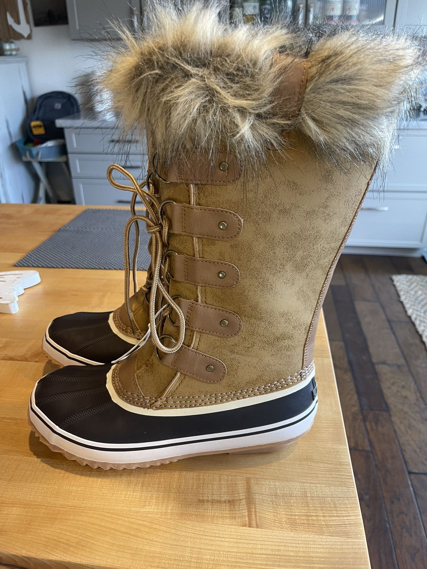Snow Boots Women’s Size 9