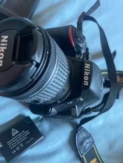 Nikon DSLR camera D5500 with lens $500