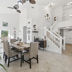 Dining Room Set – Excellent Condition