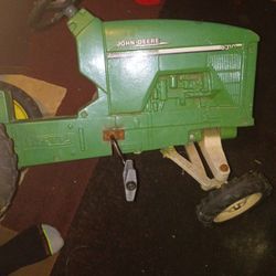 Kids Pedal John Deere Riding Tractor 