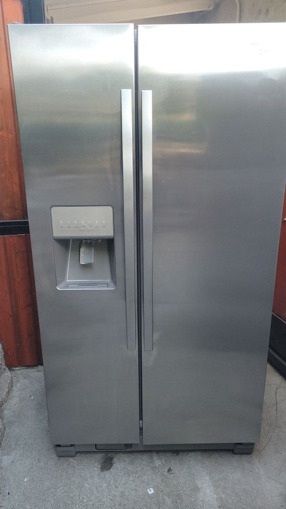 WHIRLPOOL REFRIGERATOR WORKS GREAT CAN DELIVER ANYWHERE