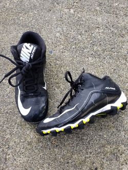 Boys Nike Alpha Football Cleats size 3.5