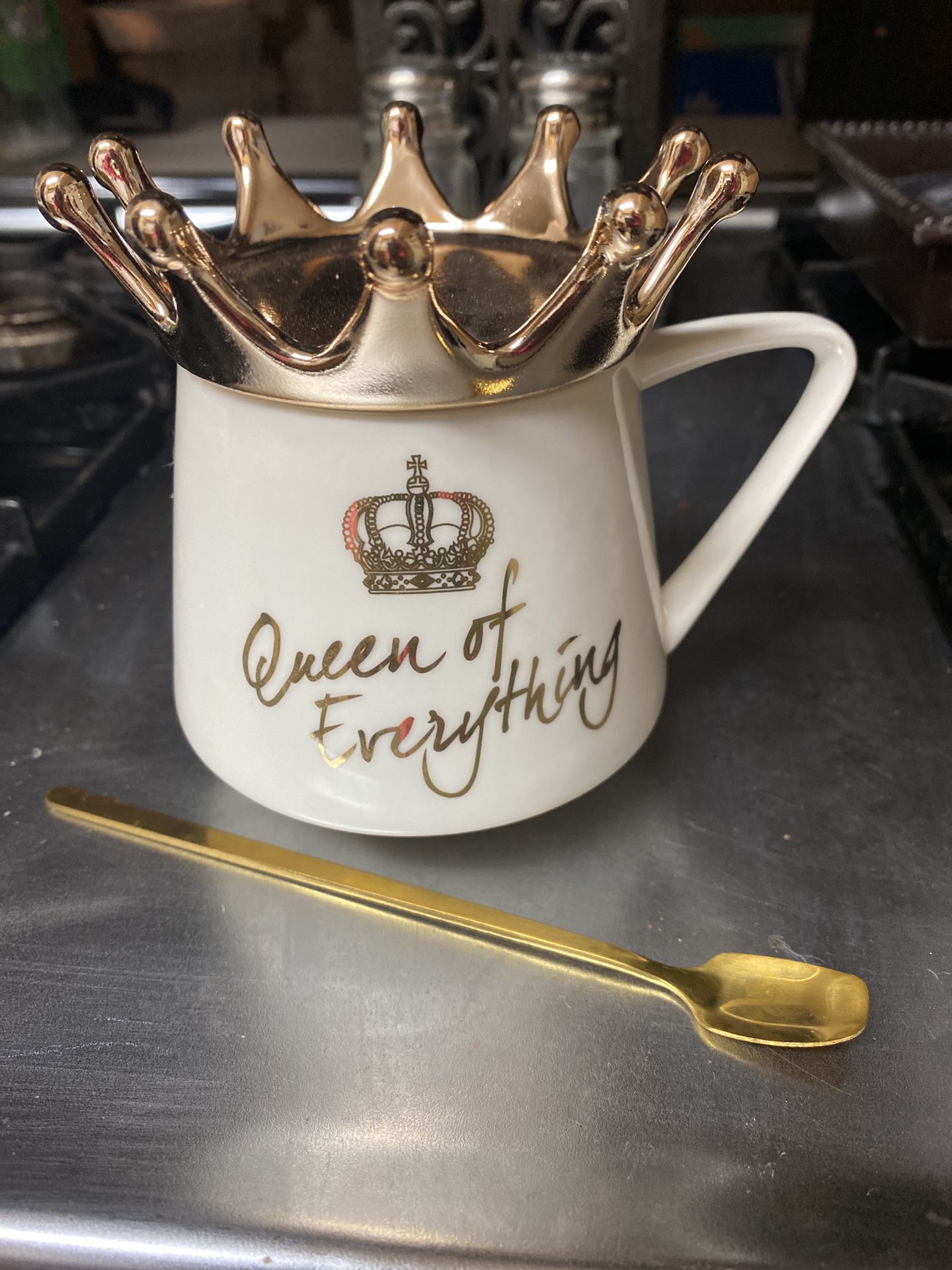 Queen of everything mug