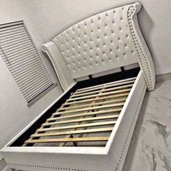 Limited time offer: king and Queen bedroom sets| Finance and delivery available!