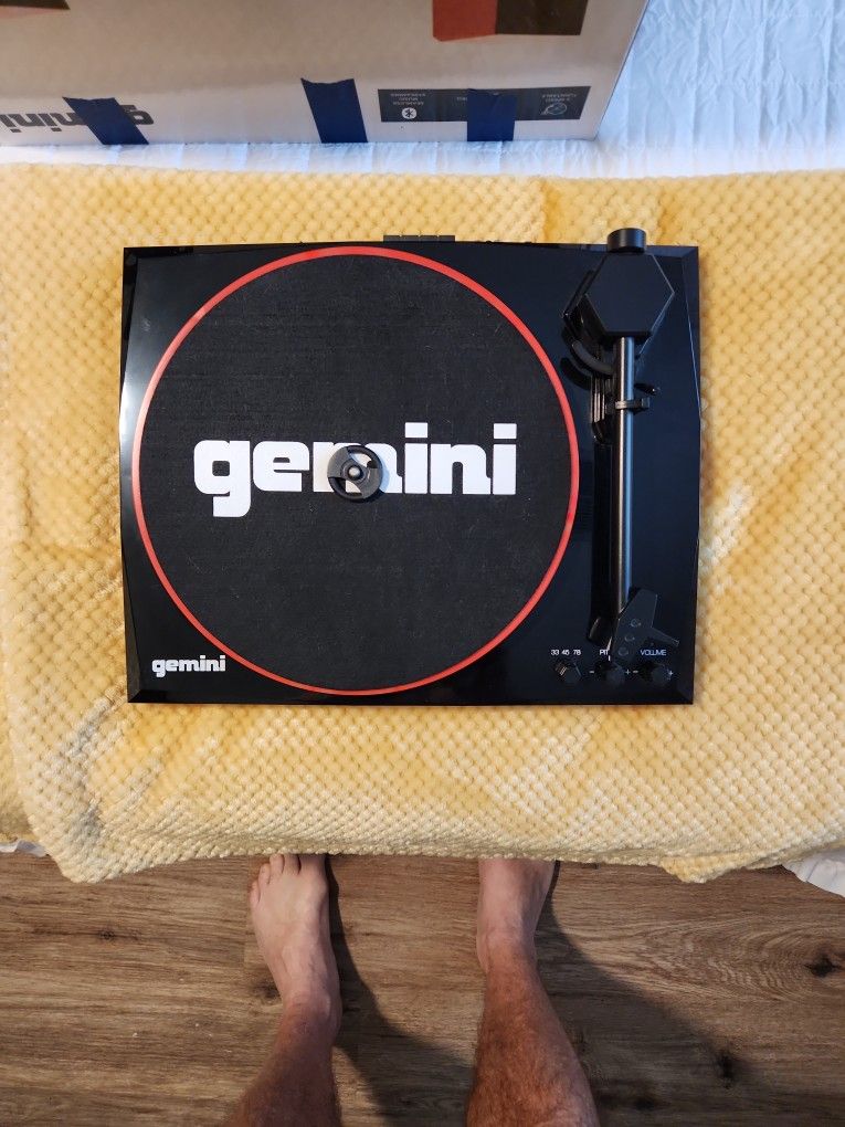Turntable Gemini With Speakers